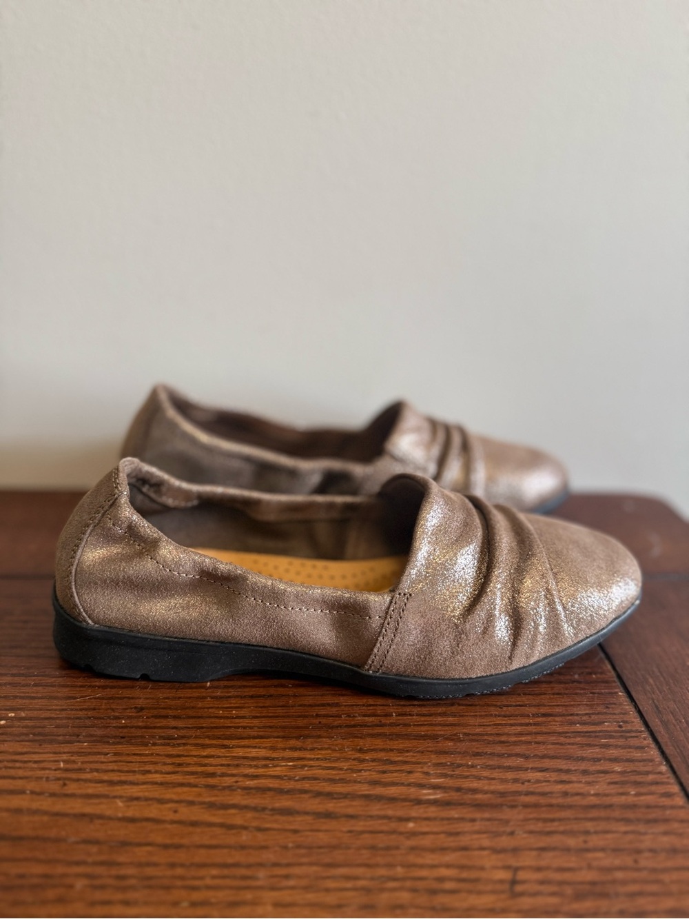Clarks Jeanette Women's Metallic Slip-On Comfort Flats - Bronze 7 wide